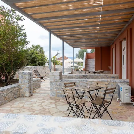Отель Dimani & Residences 3*